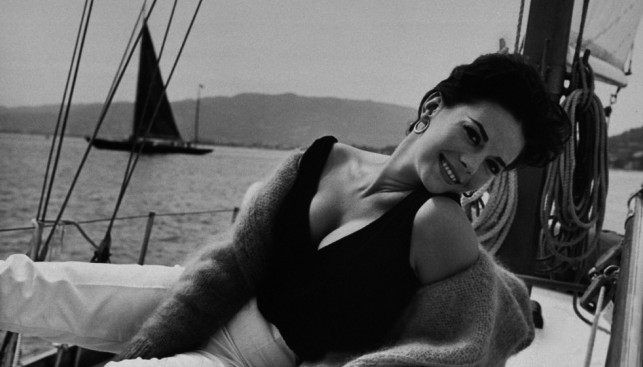 Натали Вуд на яхте во время фотосессии в рамках Каннского кинофестиваля. 1962 г.