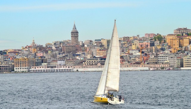 Силуэт Стамбула: море домов, из которого растут минареты
