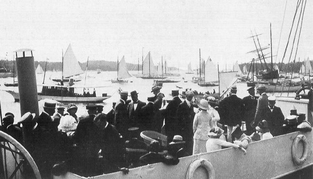 Репортеры и судейская коллегия на борту парохода «Сага». 21 июля 1912 г.