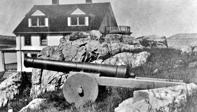 Первая американская «противотуманная пушка» выстрелила в гавани Бостона в 1719 году
