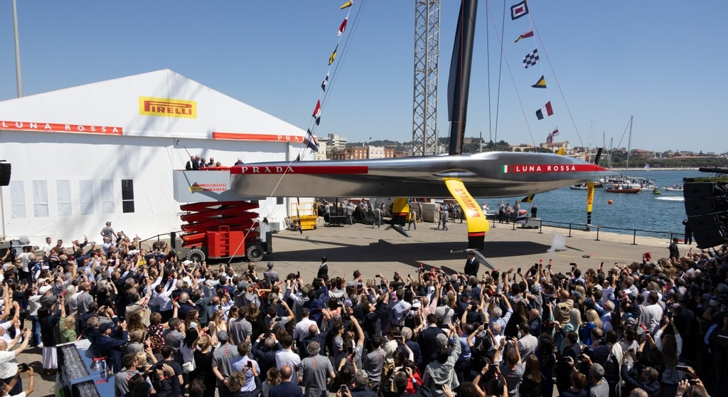 Luna Rossa Prada Pirelli тоже на воде