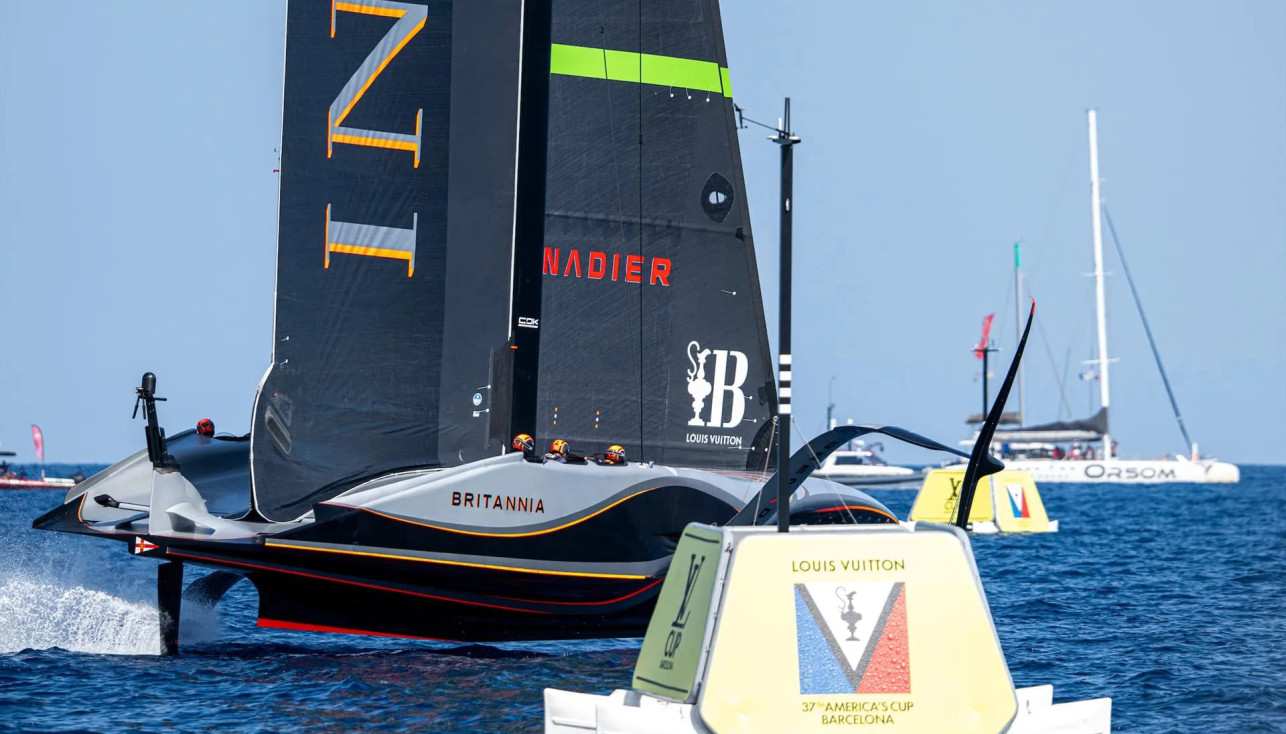 37th America's Cup. Штиль, ветер молчит…