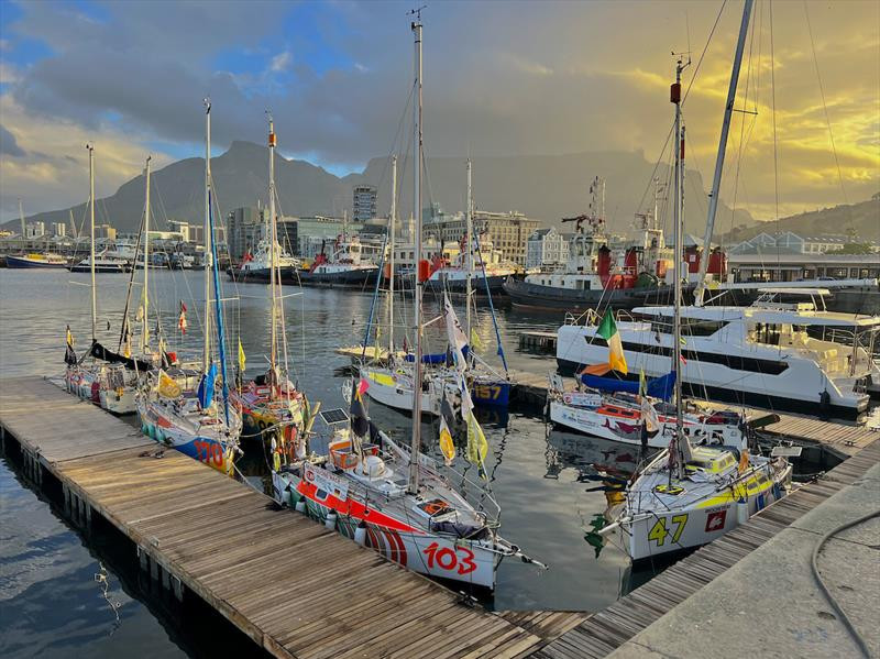 Mini Globe Race. В Кейптаунском порту…