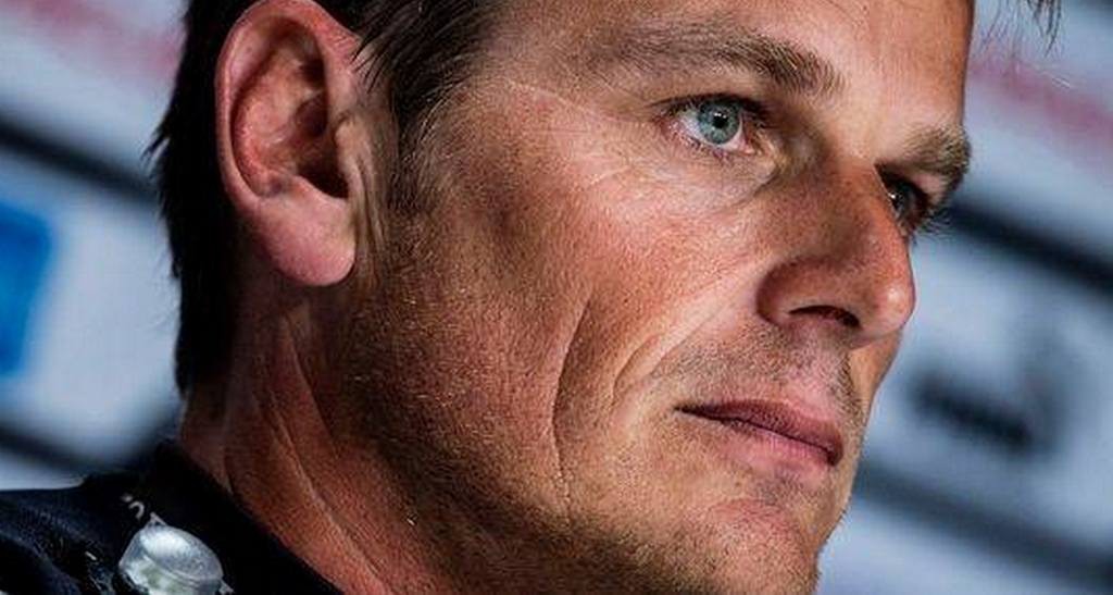 Дин Баркер возвращается