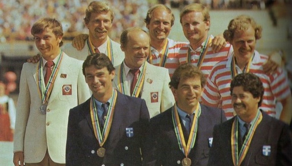 Серебряные призеры - вместе с чемпионами датчанами и бронзовым медалистами из Бразилии.