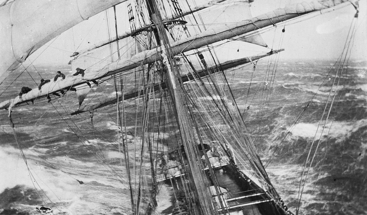 Барк Garthsnaid во время шторма у берегов Новой Зеландии, 1920 г.