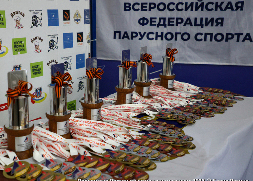 37 команд, 6 комплектов наград