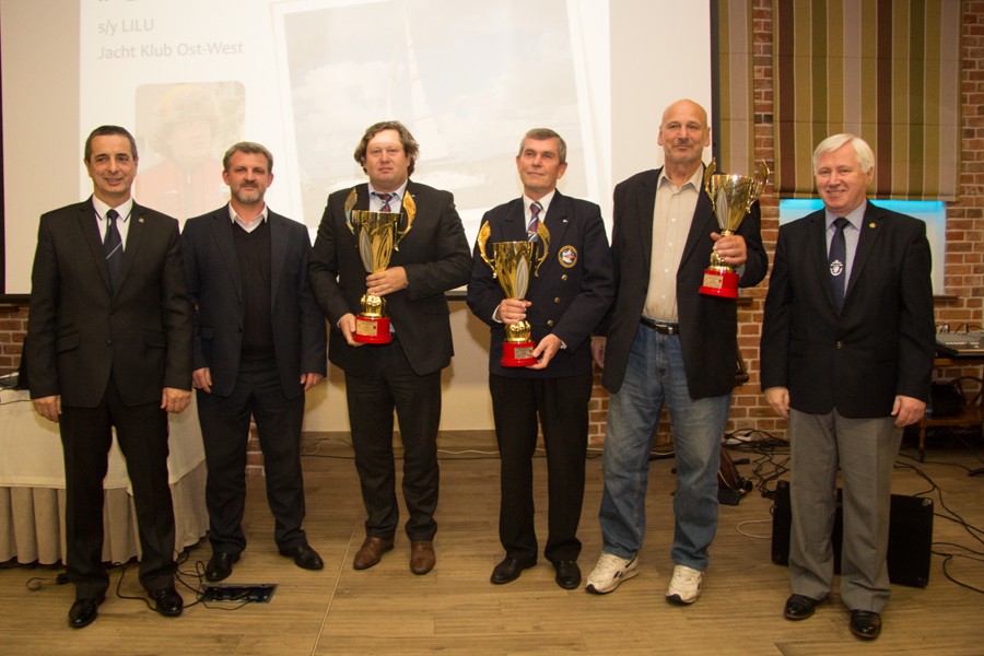 Парус - вне политики