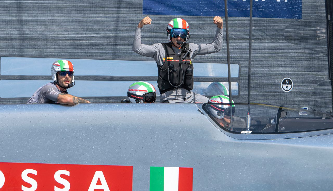 AC'37: INEOS Britannia и Luna Rossa в финале