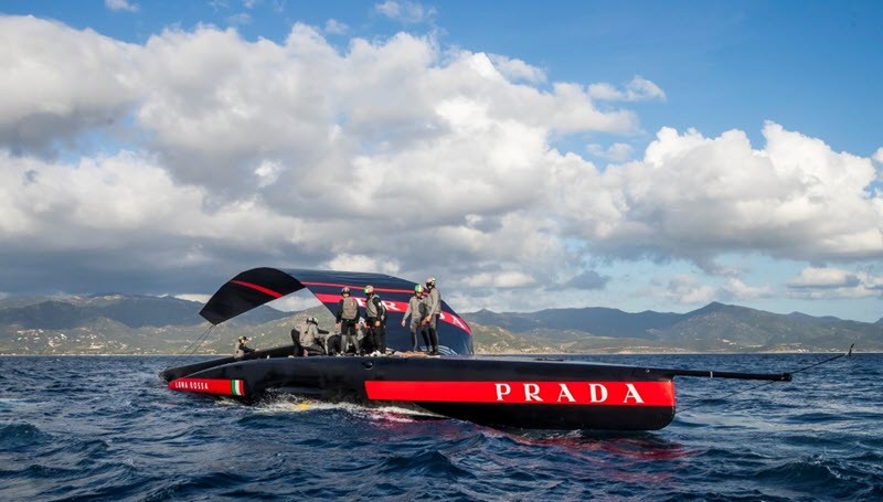 Luna Rossa лишилась мачты