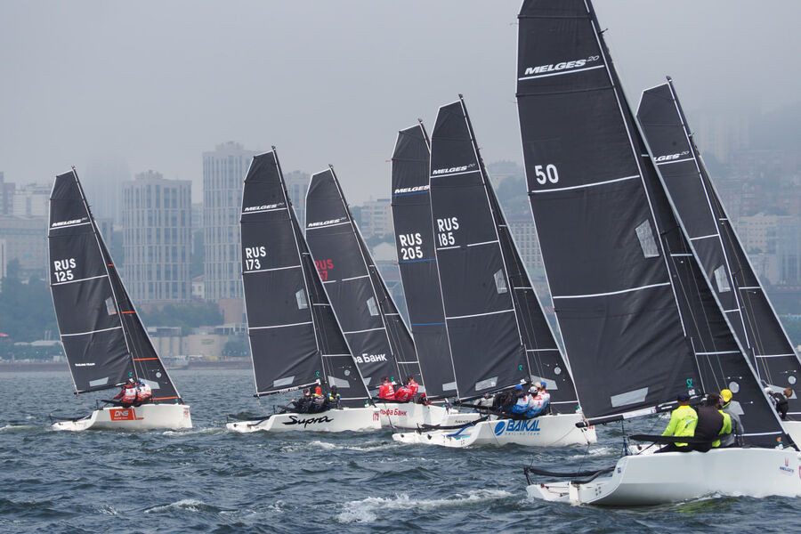 Владивосток. Melges 20. Снова «Супра» впереди