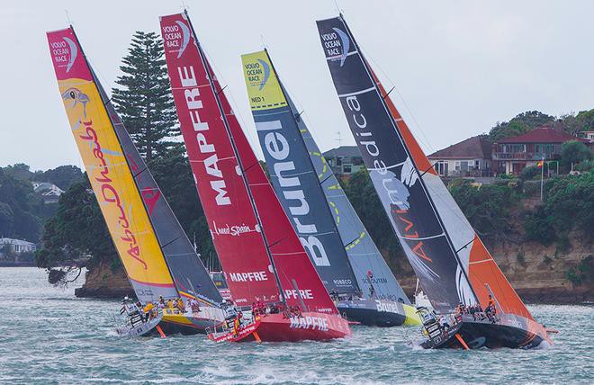 Новости Volvo Ocean Race. Стихия разбушевалась