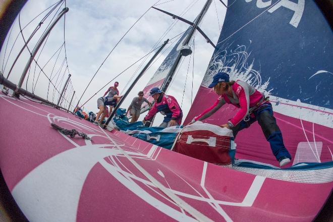 Volvo Ocean Race. 3-й день