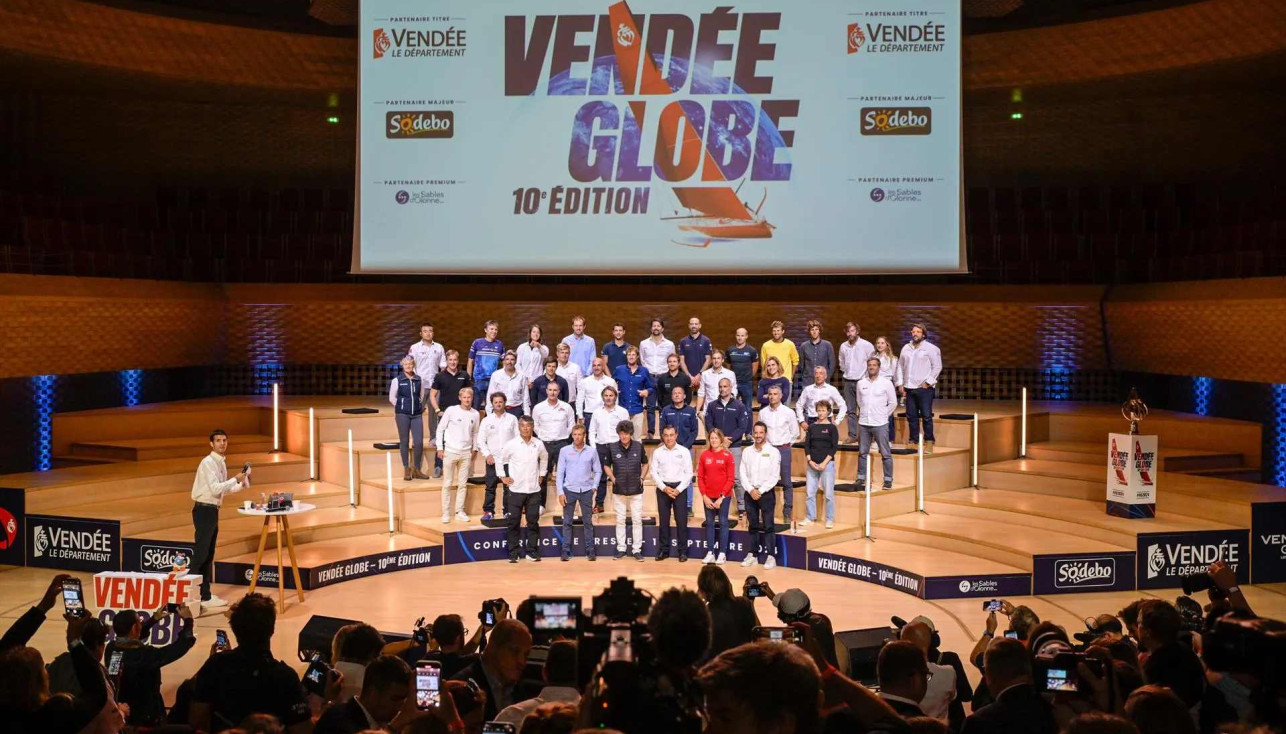 Vendee Globe 2024. Третий слева в первом ряду