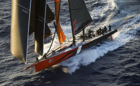 Rolex Sydney Hobart Yacht Race. Comanche - минус