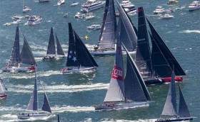 Rolex Sydney Hobart Yacht Race 2014. Впереди - большие