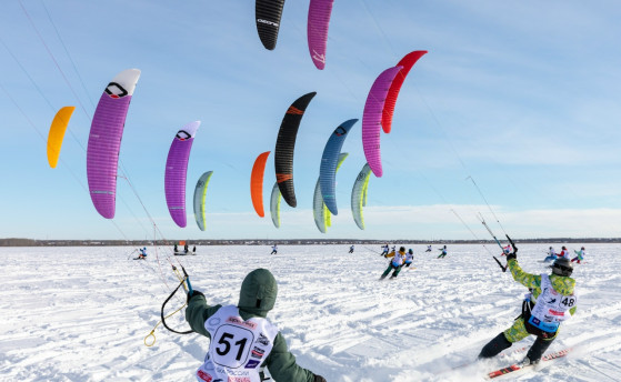 По снегу со змеями