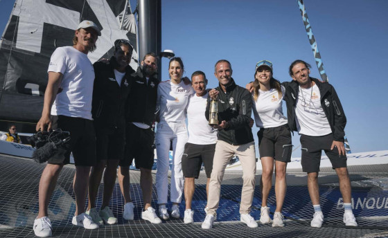 Олимпийский огонь на борту Maxi Banque Populaire XI