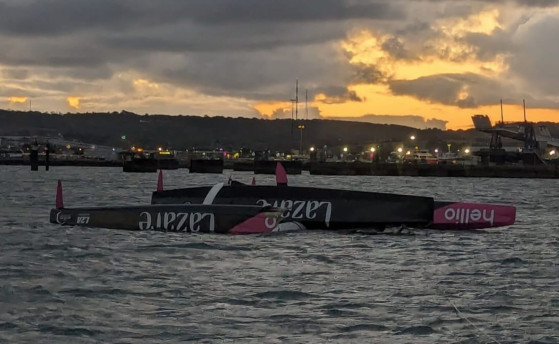 Три тримарана Ocean Fifty перевернулись после старта в Transat Café L’OR 2025