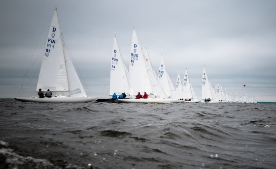 Анатолий Логинов укрепляет позицию лидера чемпионата Европы в классе Дракон