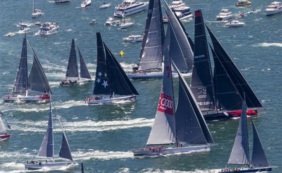 Rolex Sydney Hobart Yacht Race 2014. Впереди - большие