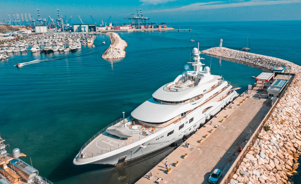 Еще одна супер яхта предпочла гавань WEST ISTANBUL MARINA