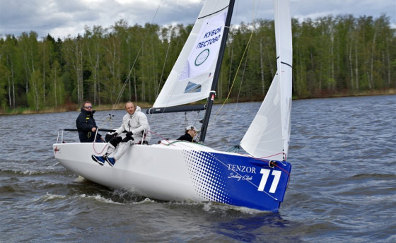 mX 700: учебно-гоночная парта