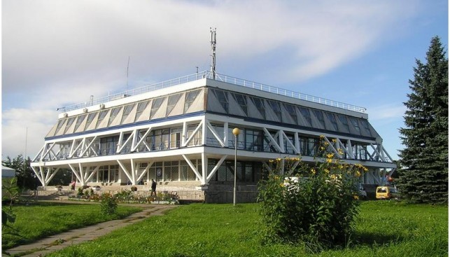 Главное здание Речного яхт-клуба