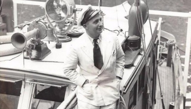 Марин-Мари на борту своей яхты Arielle в гавани Нью-Йорка. 1936 г.