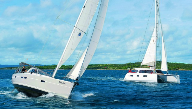 Bavaria Cruiser 45 против Nautitech Open 40 на лавировке