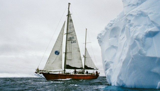 "Урания-2" среди антарктических льдов