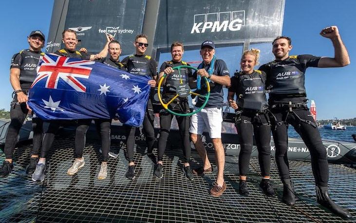 Австралийская команда SailGP празднует победу