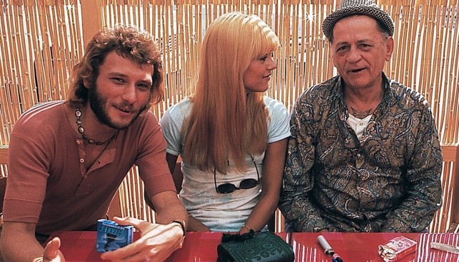 Анри Шарьер в компании с актрисой Сильви Вартан и рок-певцом Джонни Холидеем, 1970 г.