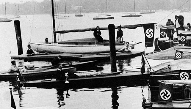 Флаг со свастикой – перед войной в каждом яхт-клубе Германии их были десятки. 1939 г.