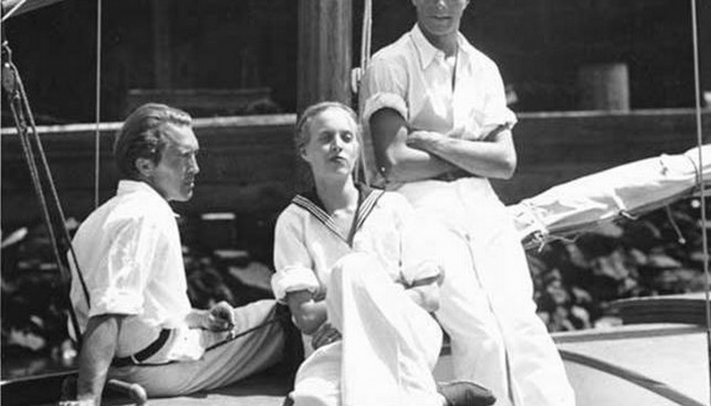 На борту Svaap: Уильям и Флоренс Робинсон, двоюродный брат капитана Дэниэл Уэст. 1933 г.