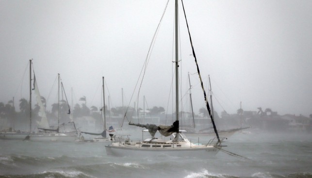 Лодки во время шторма в Майами