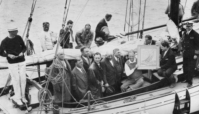 Во время плавания на Amberjack II президенту, известному собирателю полотен художников-маринистов, была вручена картина с изображением президентской яхты. 1933 г.