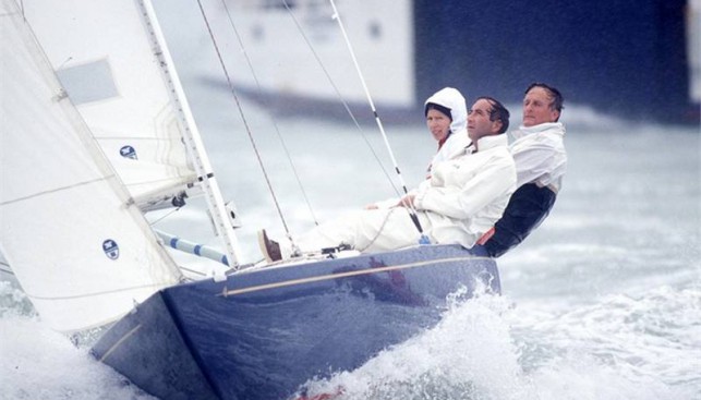 Принцесса Анна на «Драконе» в традиционной гонке Royal Lymington Yacht Club. Июль 1992 г.