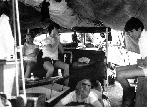 У берегов острова Райатеа: слева направо – Синтия, Джон, Патти, Джордж. Май 1964 г.