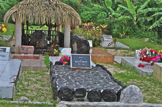 Могила Эрика де Бишопа на острове Руруту