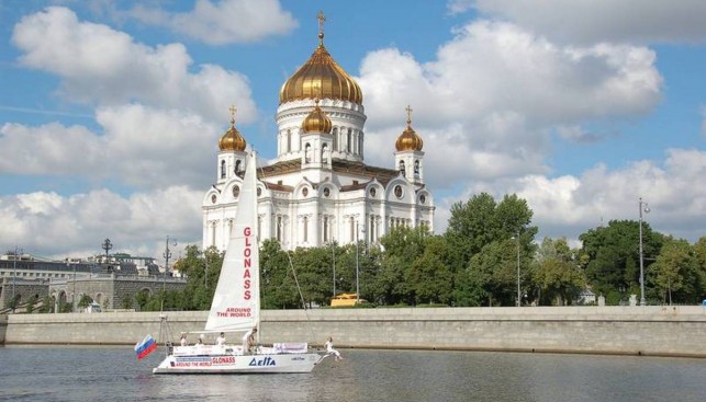 У Храма Христа Спасителя на Москва-реке