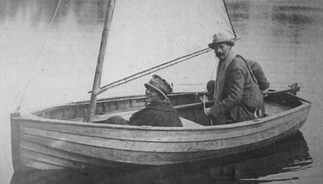 Артур и Евгения на яхточке Slug. Ревель. 1920 г.