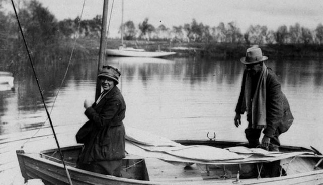 Артур и Евгения на яхточке Slug. Ревель. 1920 г.