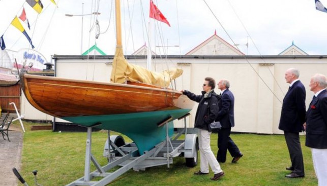 Ее Королевское Высочество на верфи Northshore Marine. Апрель 2010
