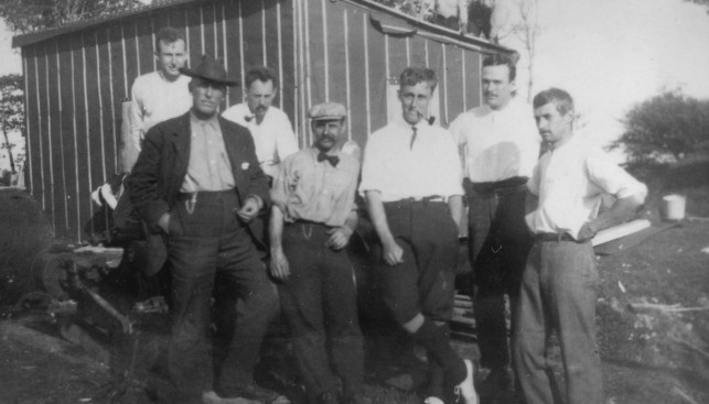 Искатели сокровищ на острове Оук. Рузвельт – третий справа. 1909 г.