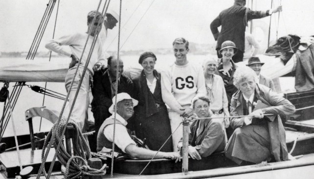 Президент и Элеонора Рузвельт с родными и друзьями на борту Amberjack II. 1933 г.