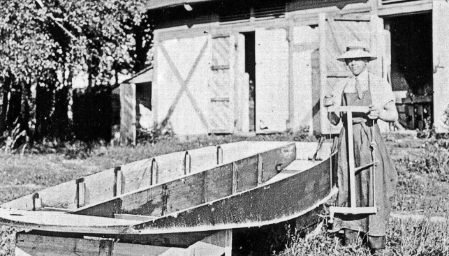 Одна из лодок, построенная по чертежам В. Д. Поленова. 1909 г.