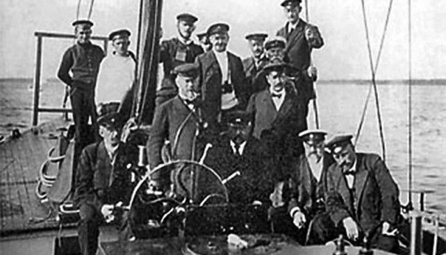 Команда судей наблюдает за соревнованиями. 1910 год