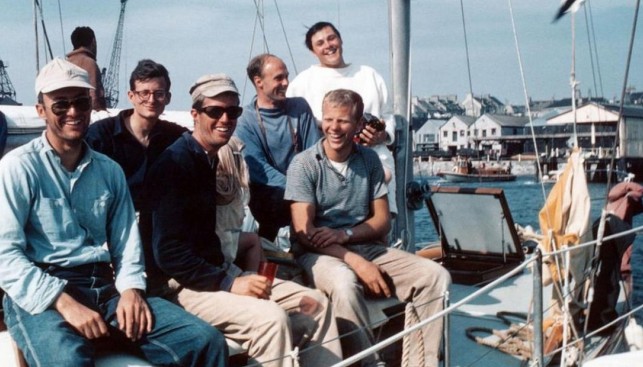 Экипаж Rabbit в гавани Плимута после победы в Фастнетской гонке. 1965 г.