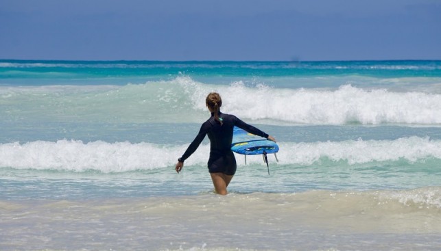 Туристы отдают должное и активному отдыху, особенно серфингу
